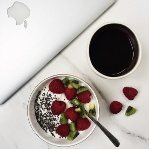 Macbook air og morgenmad