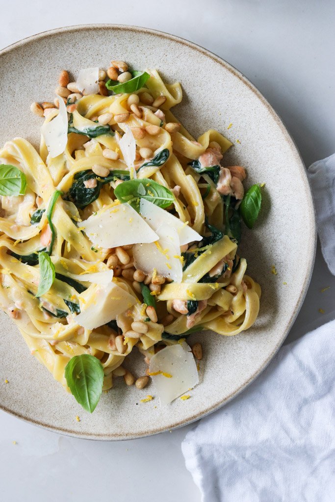 Pasta med laks og spinat